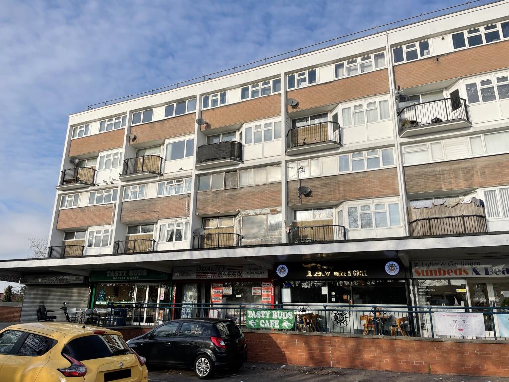 Lot: 136 - FIRST FLOOR TWO STOREY MAISONETTE FOR REFURBISHMENT - Main image of block for vacant maisonette in Essex